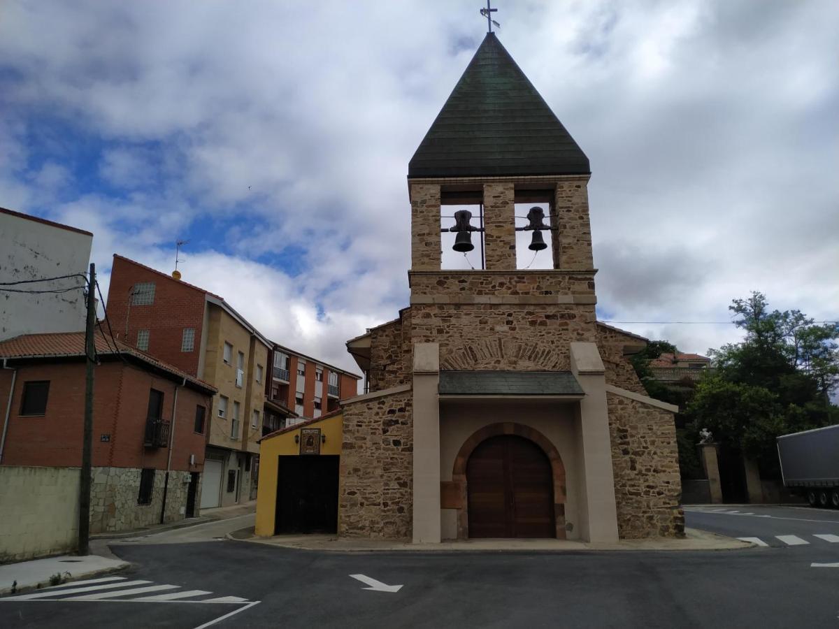 אסטורגה Edificio Valles Del Lupulo מראה חיצוני תמונה